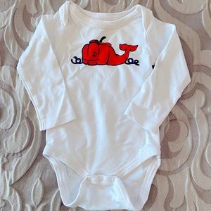 EUC Vineyard Vines Pumpkin Signature Whale Onesie